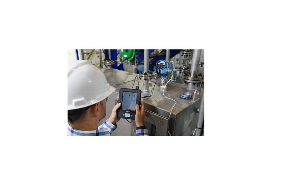 新型移动应用程序可配置雷达液位变送器，有助于安全地保持准确的储罐...