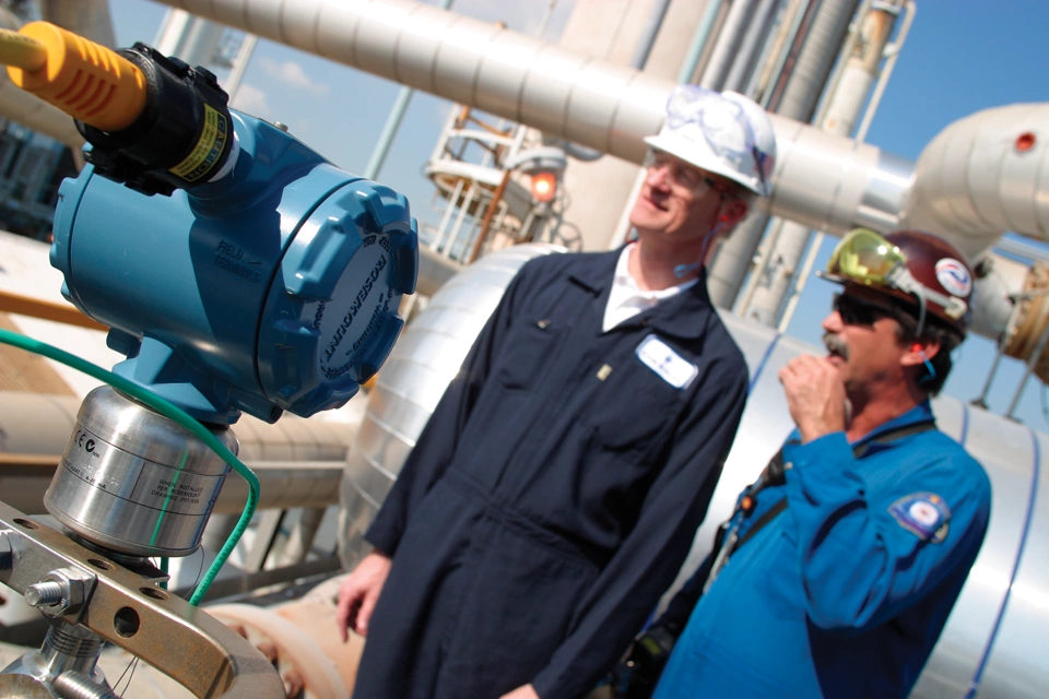 玻璃厂利用罗斯蒙特多变量流量计降低工程成本并改善熔炉控制