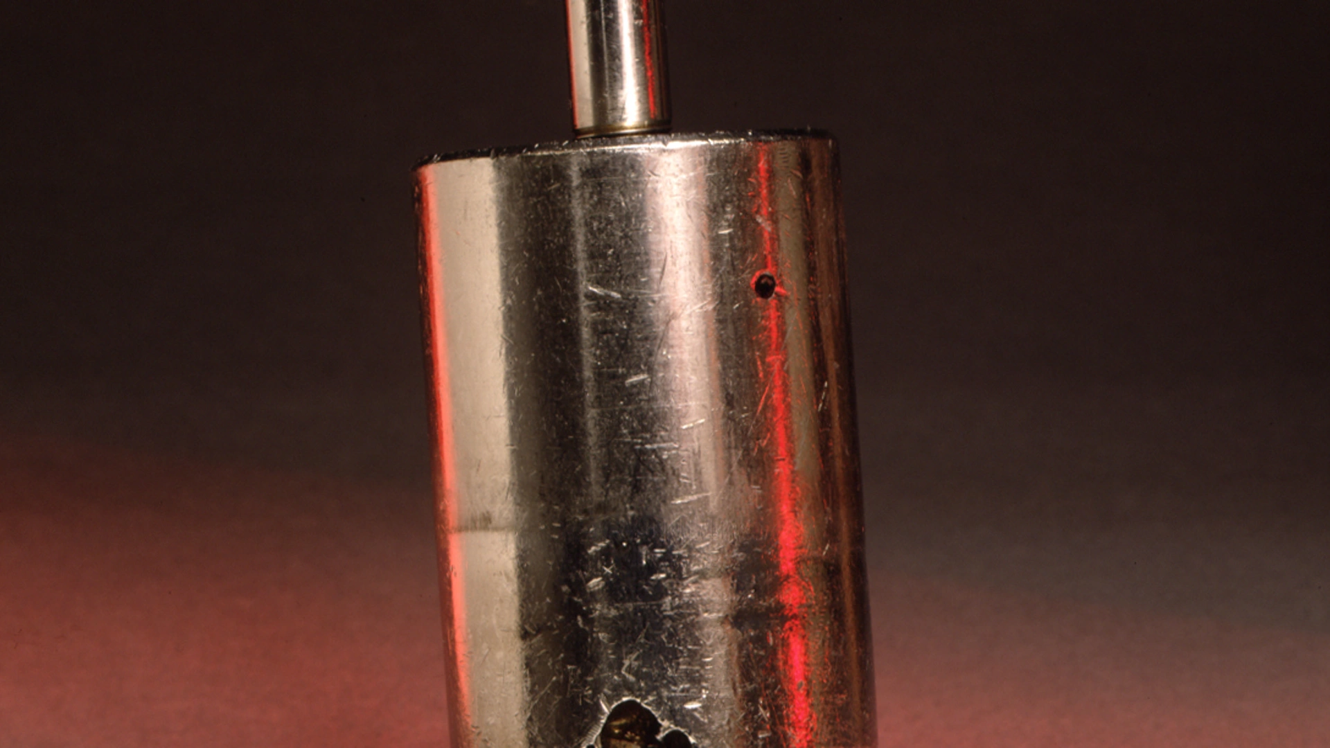 Control valve plug with flashing damage W7585