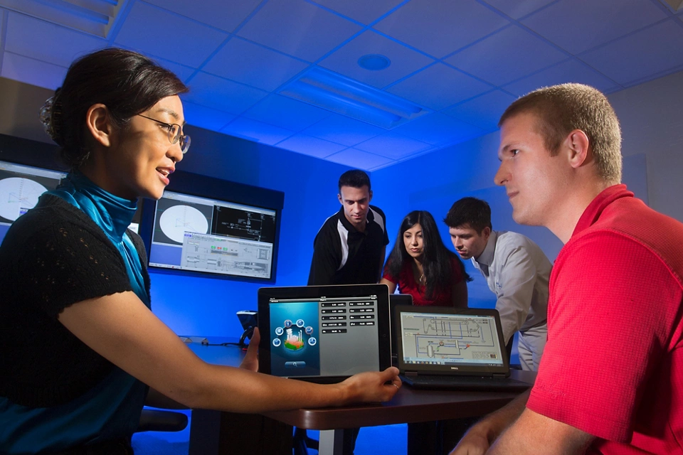 Ovation™ 企业数据解决方案 (EDS)