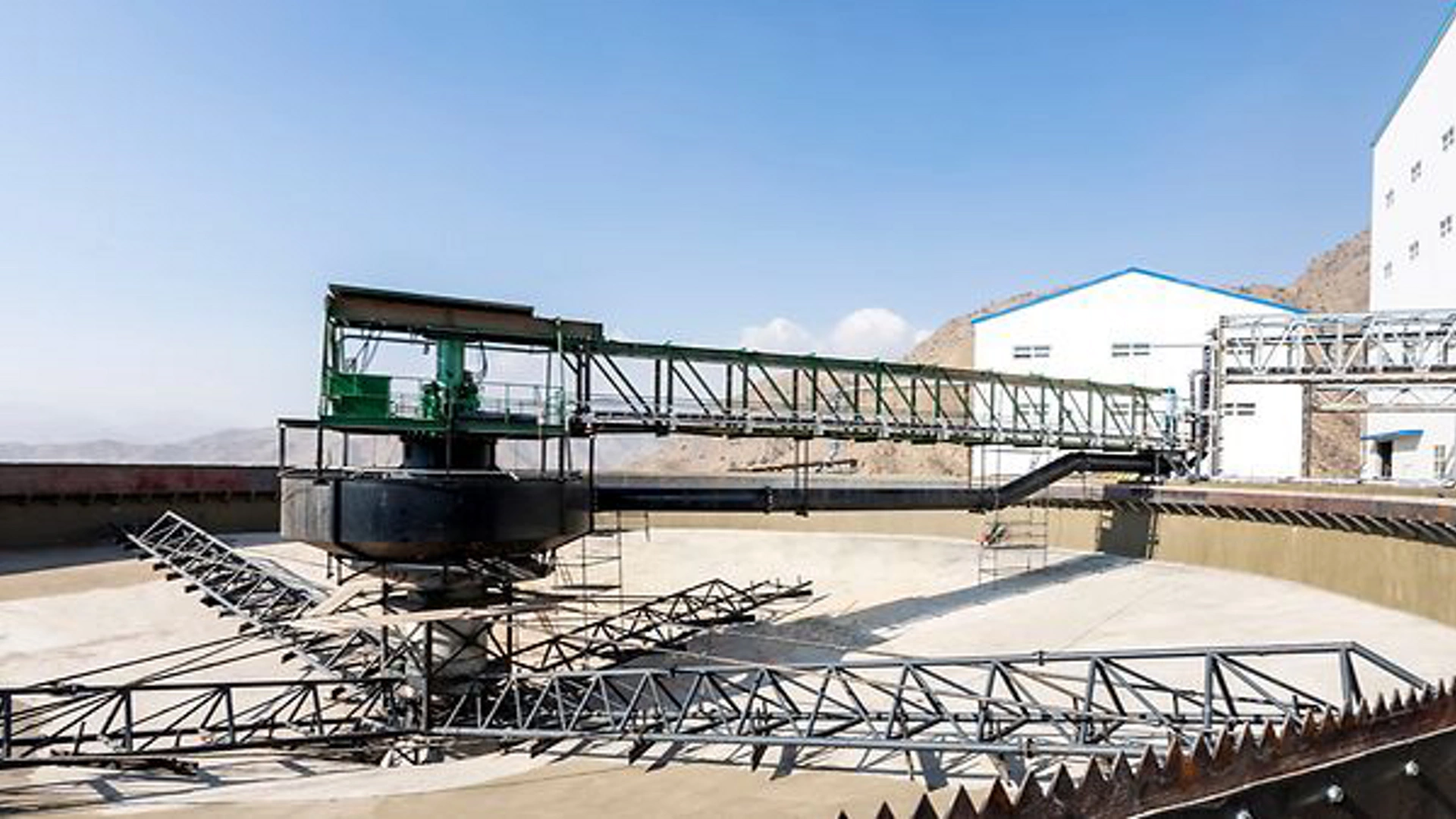 Optimize the radical thickener, maximize water recovery and tailings ponds service life