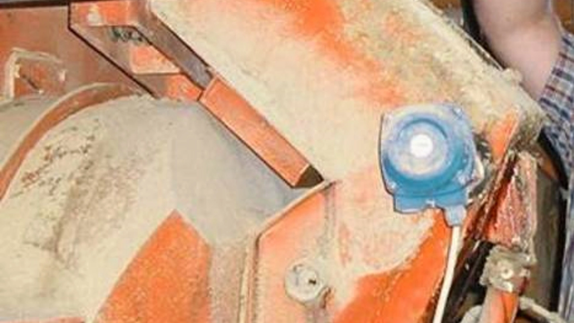 Solids Level Detection in Compound Animal Feed Hopper