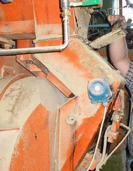 Solids Level Detection in Compound Animal Feed Hopper