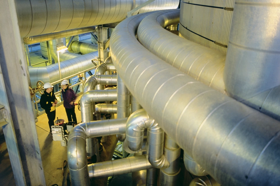 在管内测量固体百分比，控制催化剂注入