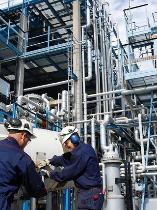 Emerson's Valve, Actuator and Regulator Solutions Brochure for Refining