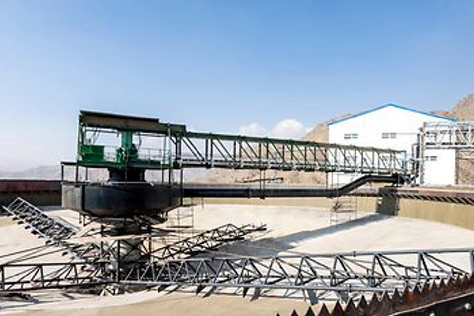 优化自由基浓缩机性能，大幅提高水回收率和尾矿库使用寿命